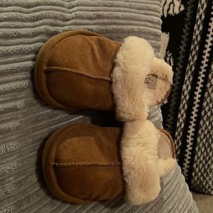 Ugg Womens Slippers Sz.8